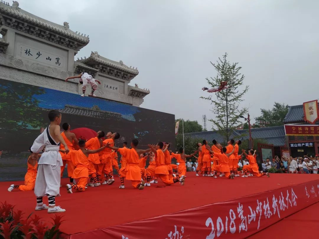 嵩山少林武术职业学院孔子校区学生太极拳表演照片